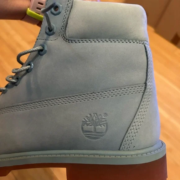 Timberland 6 Inch Premium 'Sky Blue' These are 6.5 in Boys/Mens & Fits Women 8.5 - Picture 10 of 15